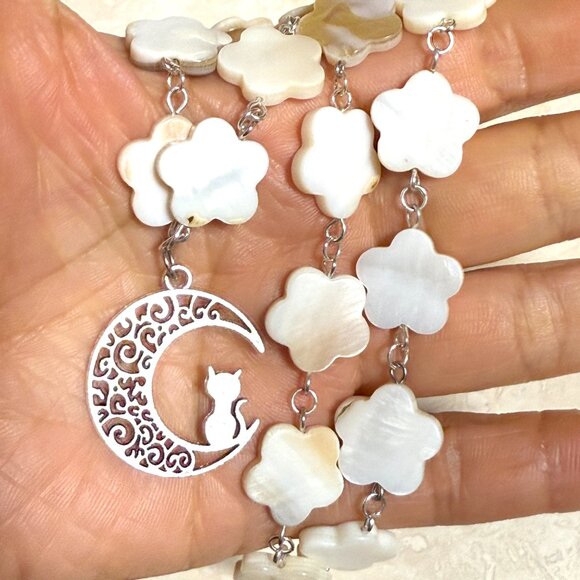 Mother of Pearl Flower Beaded Short Necklace + Cat on the Moon Pendant - Picture 13 of 13